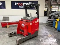 Reach truck