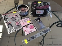 Rebella items - afbeelding 1 van  2
