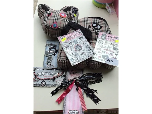 Rebella items - afbeelding 1 van  3