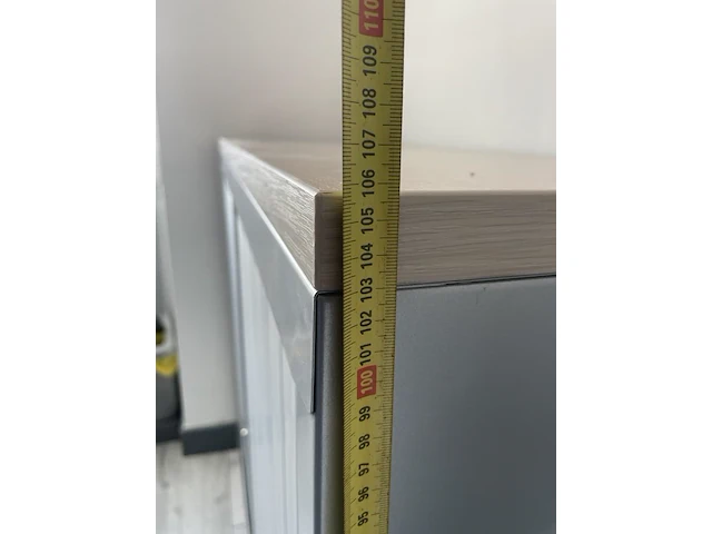 Recent en degelijk bureelmeubilair inofec (tafels en kast) - afbeelding 4 van  58