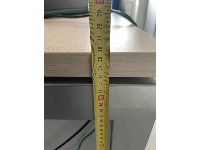 Recent en degelijk bureelmeubilair inofec (tafels en kast) - afbeelding 10 van  58