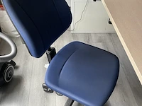 Recent en degelijk bureelmeubilair inofec (tafels en kast) - afbeelding 18 van  58