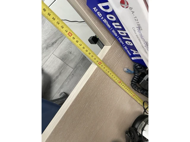 Recent en degelijk bureelmeubilair inofec (tafels en kast) - afbeelding 28 van  58