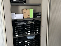 Recent en degelijk bureelmeubilair inofec (tafels en kast) - afbeelding 44 van  58