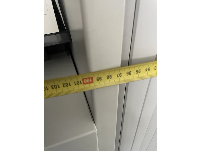 Recent en degelijk bureelmeubilair inofec (tafels en kast) - afbeelding 48 van  58