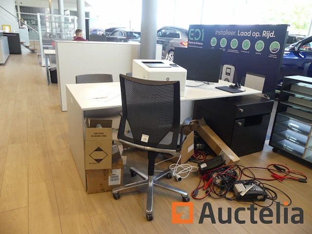 Rechter bureau - afbeelding 3 van  6