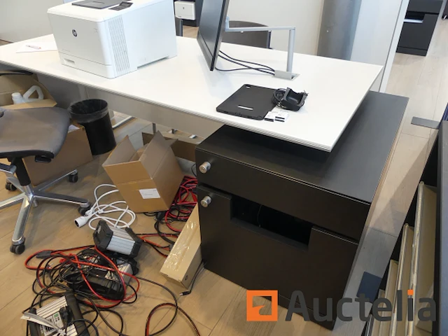 Rechter bureau - afbeelding 6 van  6