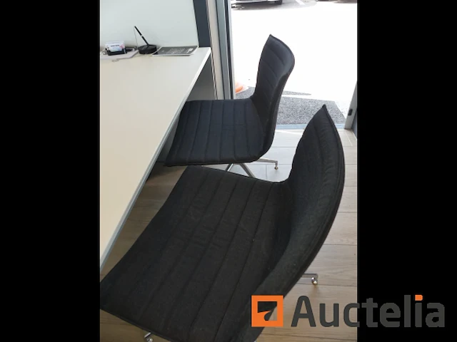 Rechter bureau - afbeelding 4 van  6