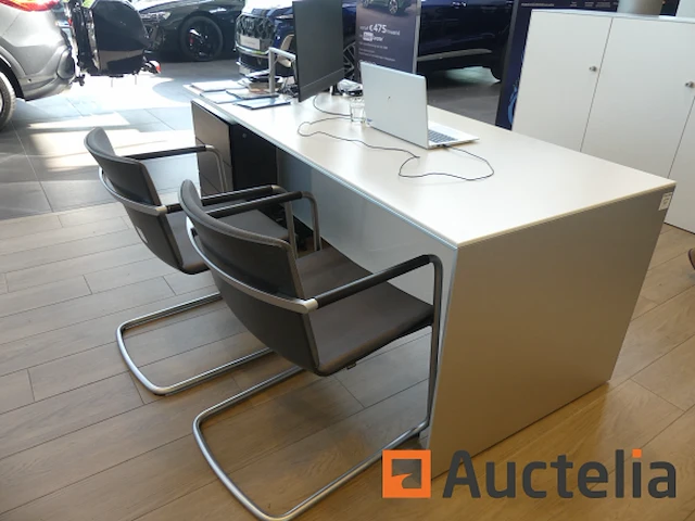 Rechter bureau - afbeelding 1 van  4