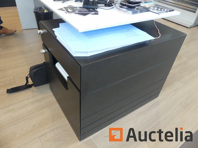 Rechter bureau - afbeelding 4 van  4