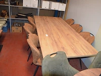 Rechthoekige bruine fineerhouten tafel 100x220cm , 6 moderne kuipstoelen bruin stoffen zit en rug (9,14) - afbeelding 4 van  9