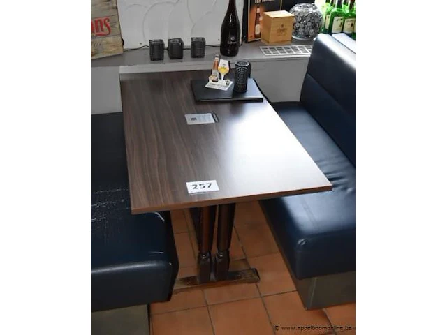 Rechthoekige houten tafel - afbeelding 1 van  1