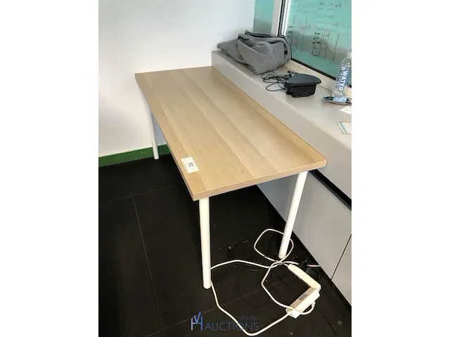 Rechthoekige metalen tafel - afbeelding 1 van  4