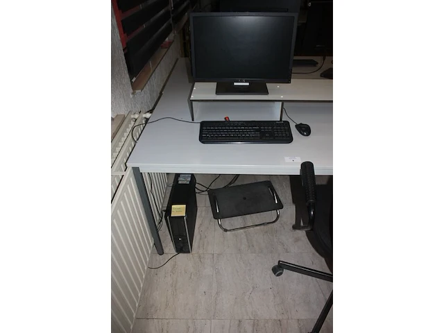 Rechthoekige schrijftafel 80x160 cm, centrale eenheid hp compaq core i5, monitor dell (18,27,28) - afbeelding 2 van  6