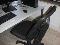 Rechthoekige schrijftafel 80x160 cm, rolbureelstoel met zwarte stoffen zit en rug, centrale eenheid dell optiplex 390 core i3, 2 monitors samsung s24e650 (18,20,35,37) - afbeelding 2 van  5
