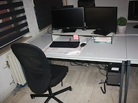 Rechthoekige schrijftafel 80x160 cm, rolbureelstoel met zwarte stoffen zit en rug, centrale eenheid dell optiplex 3020 core i3, 2 monitors samsung s24e650 (18,20,36,39) - afbeelding 1 van  6