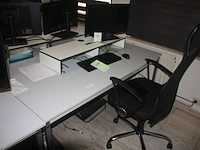Rechthoekige schrijftafel 80x160 cm, rolbureelstoel met zwarte stoffen zit en rug, monitor samsung s24e650 (18,20,37) - afbeelding 1 van  5
