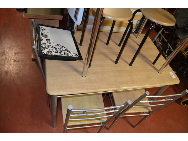 Rechthoekige tafel met 4 stoelen, keukentafel chroom onderstel met 1 stoel, 2 krukjes - afbeelding 5 van  7