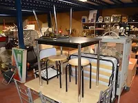 Rechthoekige tafel met 4 stoelen, keukentafel chroom onderstel met 1 stoel, 2 krukjes - afbeelding 6 van  7