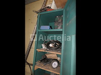 Rechtopstaande compressor, kleedkamer en inhoud - afbeelding 2 van  13