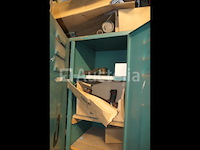 Rechtopstaande compressor, kleedkamer en inhoud - afbeelding 3 van  13