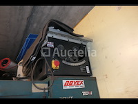 Rechtopstaande compressor, kleedkamer en inhoud - afbeelding 5 van  13