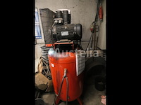 Rechtopstaande compressor, kleedkamer en inhoud - afbeelding 7 van  13