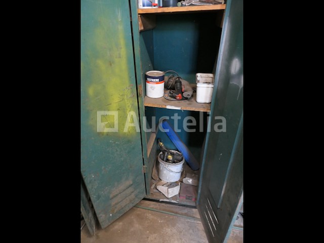 Rechtopstaande compressor, kleedkamer en inhoud - afbeelding 10 van  13