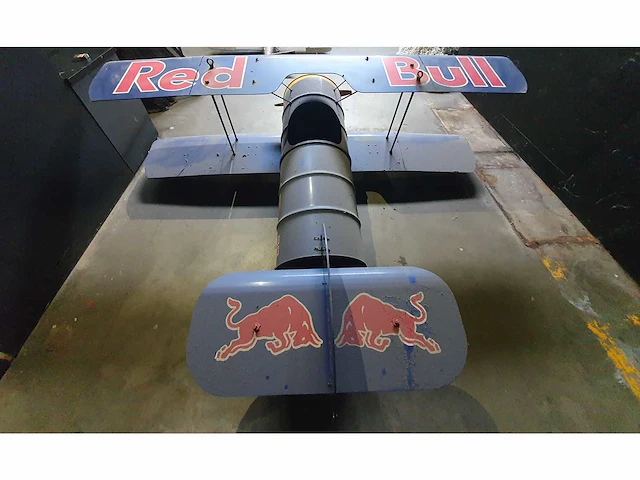 Red bull decoratie vliegtuig - afbeelding 1 van  6