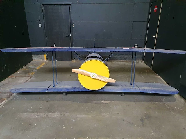 Red bull decoratie vliegtuig - afbeelding 3 van  6