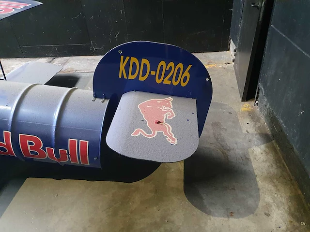 Red bull decoratie vliegtuig - afbeelding 6 van  6