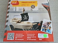 Red toolbox - bouw & constructie houten piratenschip - afbeelding 2 van  3