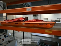 Reddingsbak en 2 draagbedden - afbeelding 1 van  2