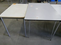 Reeks diverse keukentafels - afbeelding 4 van  4