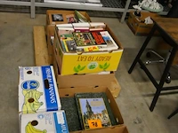 Reeks diverse vintage boeken - afbeelding 1 van  6