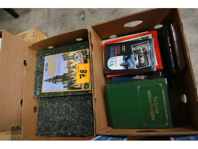 Reeks diverse vintage boeken - afbeelding 2 van  6