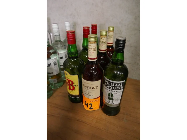 Reeks flessen whisky 7 stuks - afbeelding 1 van  3