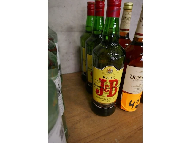 Reeks flessen whisky 7 stuks - afbeelding 2 van  3