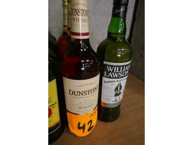 Reeks flessen whisky 7 stuks - afbeelding 3 van  3