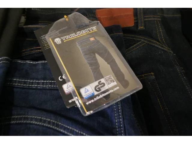 Reeks motorrijbroeken in jeans trilobite - afbeelding 7 van  7