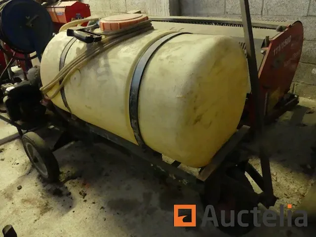 Ref nat en ville-011-sprayer 300l thermal op roltafel merk en onbekend model - afbeelding 8 van  9