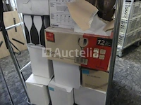 Ref: new yorkse kamer in de kelder - bril, inhoud van een winkelroller - afbeelding 1 van  11