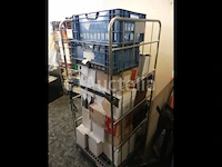 Ref: new yorkse kamer in de kelder - bril, inhoud van een winkelroller - afbeelding 5 van  11