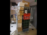 Ref: new yorkse kamer in de kelder - bril, inhoud van een winkelroller - afbeelding 2 van  8