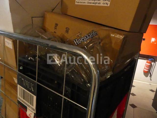 Ref: new yorkse kamer in de kelder - bril, inhoud van een winkelroller - afbeelding 7 van  8