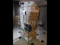 Ref: new yorkse kamer in de kelder - bril, inhoud van een winkelroller - afbeelding 2 van  9