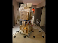 Ref: new yorkse kamer in de kelder - bril, inhoud van een winkelroller - afbeelding 4 van  9