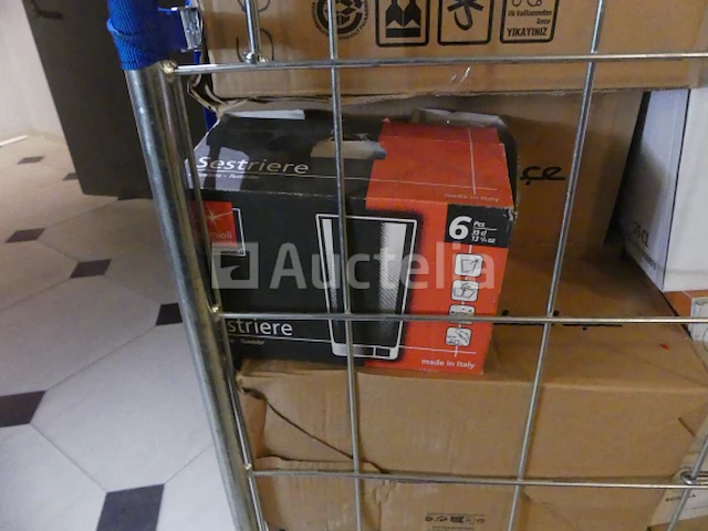 Ref: new yorkse kamer in de kelder - bril, inhoud van een winkelroller - afbeelding 7 van  9