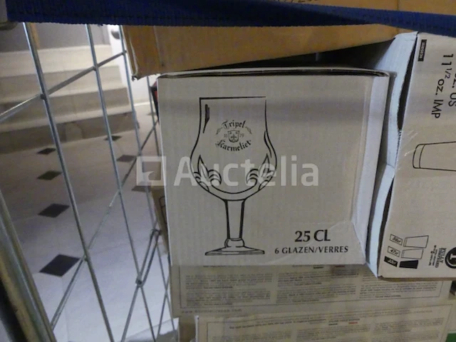Ref: new yorkse kamer in de kelder - bril, inhoud van een winkelroller - afbeelding 8 van  9
