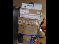 Ref: new yorkse kamer in de kelder - bril, inhoud van een winkelroller - afbeelding 9 van  9
